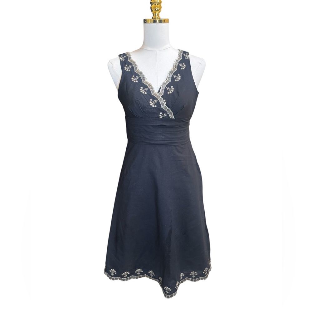 Ann Taylor Petites Black Embroidered V Neck Dress 2P Sleeveless